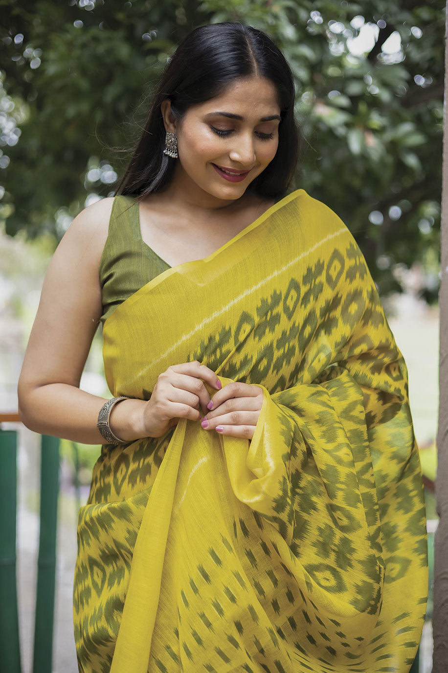 green-linen-saree-zb130378_3_SareeButa.com